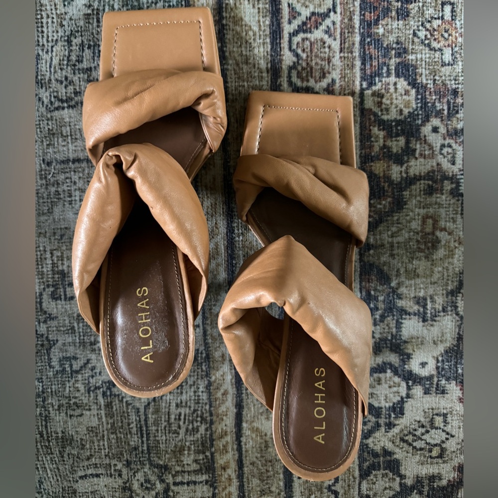Alohas cognac leather heels